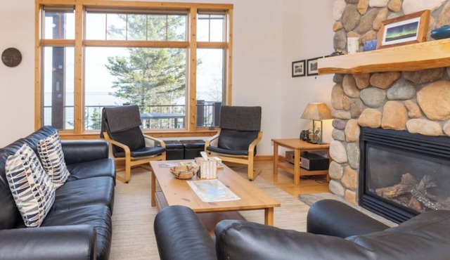 Spacious Lake Superior Townhome w/Stunning Views!