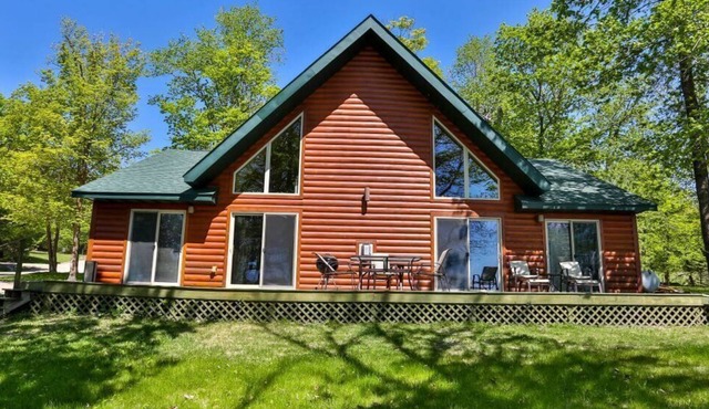 Spacious Minnesota Family Cabin - Private Jacuzzi & Lake Views