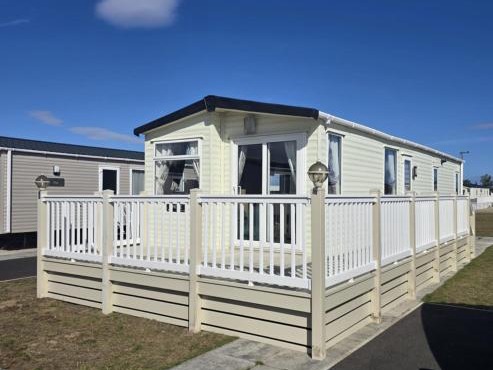 Spacious Modern Seaside Caravan