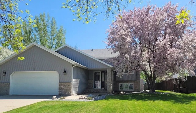 Spacious, quiet, and private home near many area attractions!