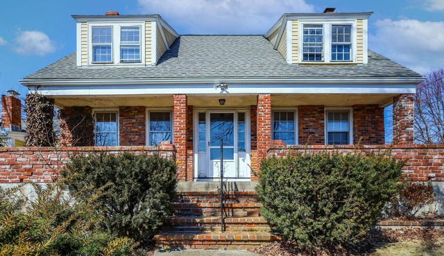 Spacious Single House in Newton