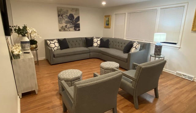 Spacious townhome sleeps 10 centrally located