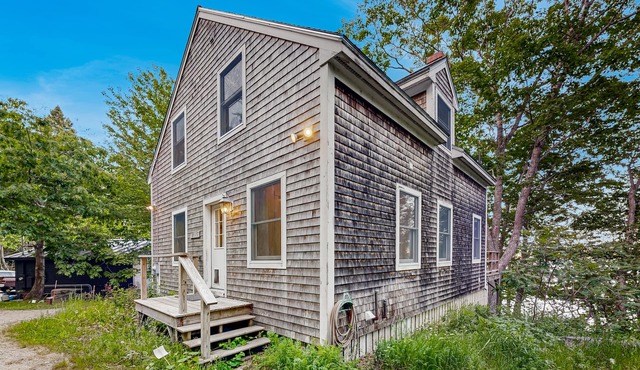Spacious & tranquil waterfront hideaway on Muscongus Sound