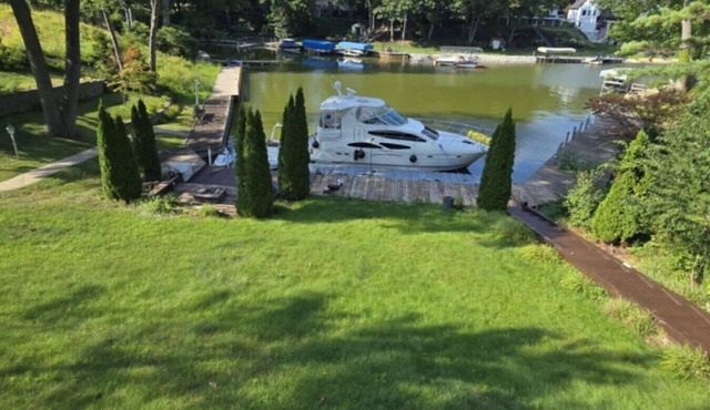 Spacious Upper Home Near Lake MI Sleeps 6
