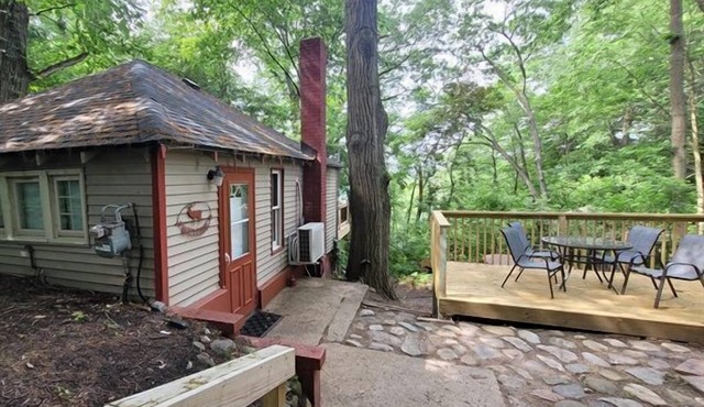 Sparta Hillside Cabin Hot tub Wi-Fi Dog Friendly