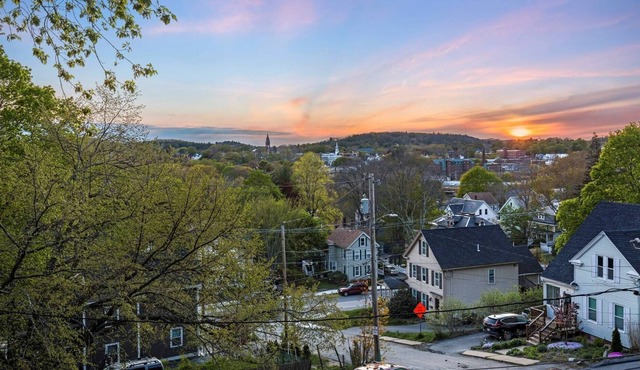 Special! Ames for Fun: Near town, eateries, parks & beaches - family Sunset views, Grill, Fast WiFi