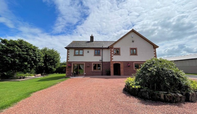 Spectacular 7BR House Hot Tub and Gardens in Gretna - Pass the Keys
