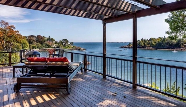 Spectacular Oceanfront House for Halloween Vacation in Salem