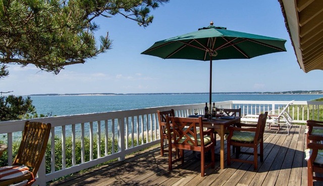 Spectacular Private Waterfront Cottage on Bayside. Panoramic Views. Pet Friendly