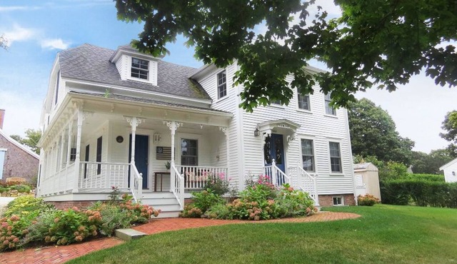 Spend your quintessential Cape Cod vacation, in a beautifully renovated 1862 Farm House on Stage Harbor Road!