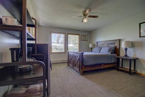 Spitzer Lake Escape to a Studio Style Cottage