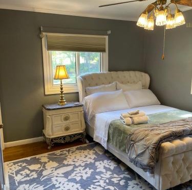 Splendid Room in House 10 mins to Airport