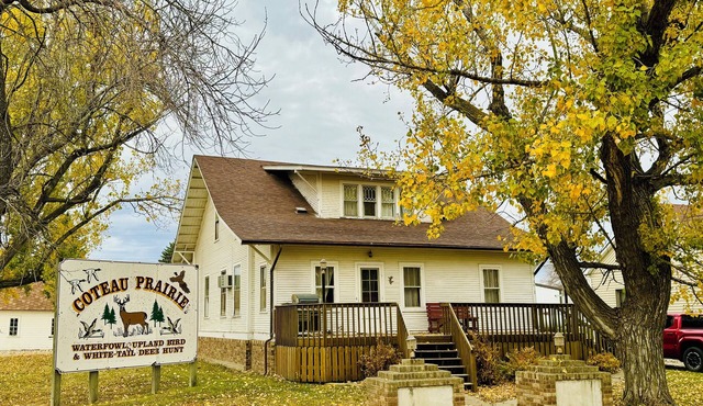 Sportsman's Paradise - Stutsman County Hunting and Fishing Lodge - Dog Friendly