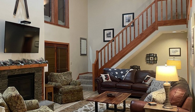 Spring, summer now open! PknPk Canterbury Woods. Golf course views Sleeps 10