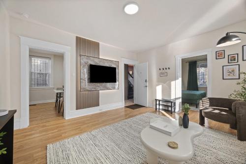 Squirrel Hill Chic Spacious 1BR Parking Gym