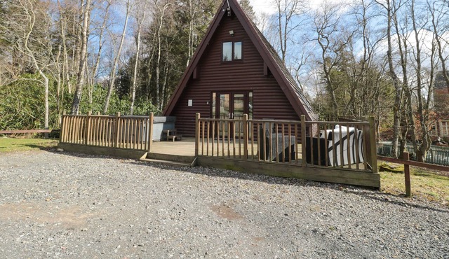 SQUIRREL LODGE, pet friendly, character holiday cottage in Otterburn