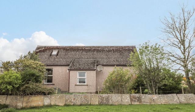 STAR CROFT, pet friendly, country holiday cottage in Watten