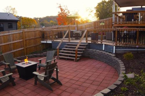 State Street Retreat w Hot Tub, Firepit, Dogs OK