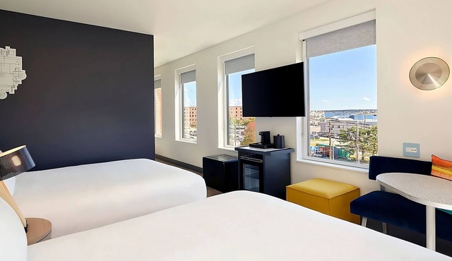 Stay Close to Victoria Mansion, Maine! 4 Queen Units w/Continental Breakfast!