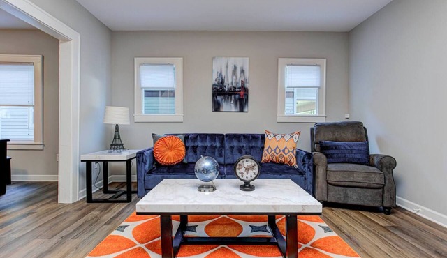 Stay in this modern 3BR unit with easy access to top attractions. Ideal for families or business travelers seeking a chic urban retreat.