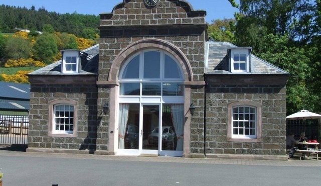 Stay somewhere unusual , Peaceful central location, sleeps 4, Pets Welcome.