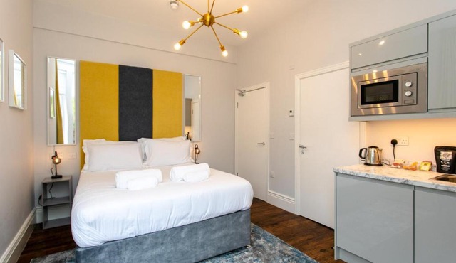 StayCoastal Linden Hotel King Deluxe Suite one