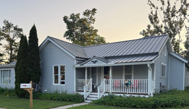Steps from your snowmobile adventure! Cabin feel in the City Book while you can!