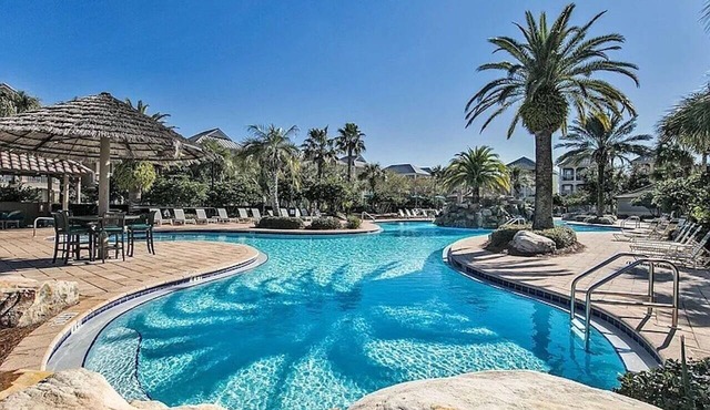 Steps to Pool, 3K Beds + Walk/Trolley to Beach