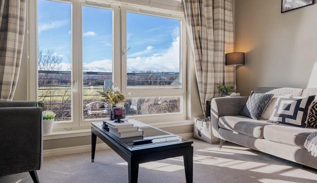 Stirling Riverview Apartment - Free Parking