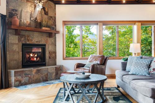 Strasse Ski Chalet Hot Tub Dog-Friendly Skiing