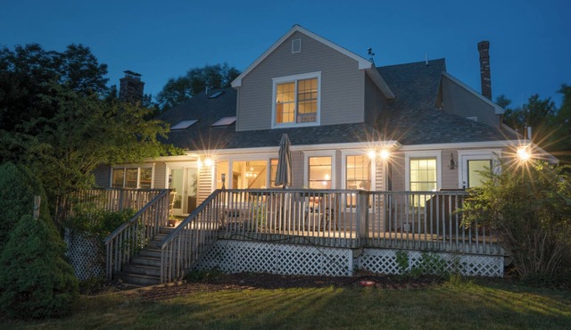 Strawberry Hill A Deluxe Retreat, Close to Village 1.5 mi to Acadia