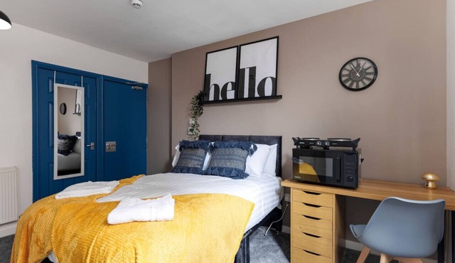 Studio 5 City Centre Fast WiFi Smart TV