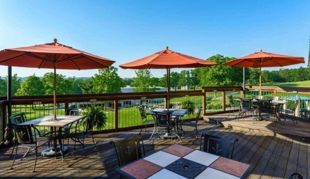 Studio w Indoor Pool, BBQ Area & Spa at Lakeview Golf Resort