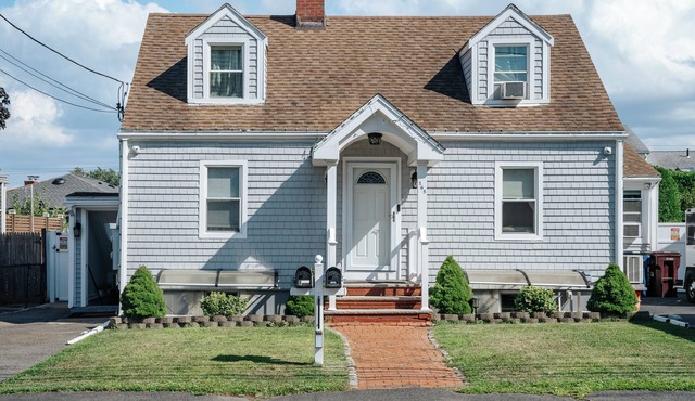 Stunning 2 bed apt in Revere 15 mins to Boston