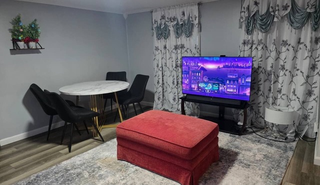 Stunning 2-bedroom Unit in Desirable Downtown Manchester