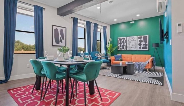 Stunning 2BR-1BR Apt+mins to Zoo & D/T+HD Projector