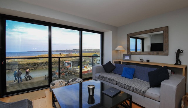 Stunning 3 bedroomed townhouse overlooking St Andrews harbour