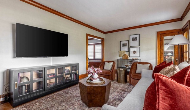 Stunning 3BR - Near Cleveland Clinic Main Campus