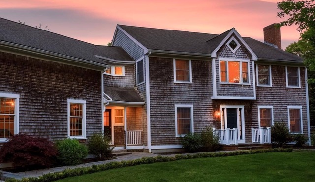 Stunning 4 bedroom with access to private beach