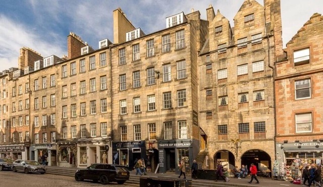 Stunning 5BR Royal Mile Penthouse