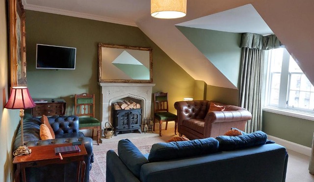 Stunning 5BR Royal Mile Penthouse