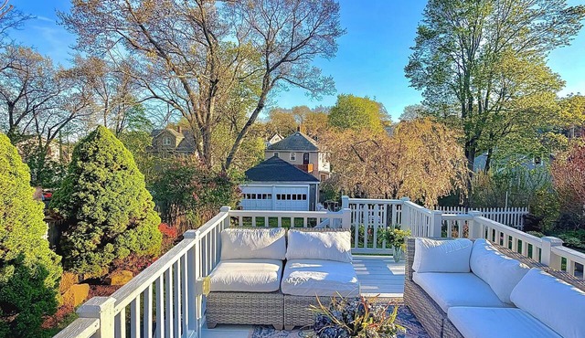 Stunning beautiful and gorgeous Townhome 15 mins to Downtown Boston!
