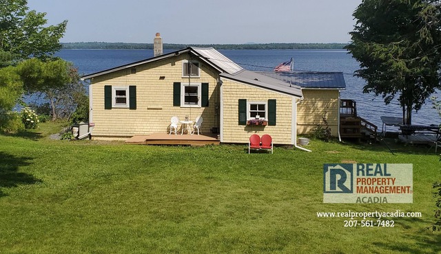 Stunning Lakeside Waterfront and Views on Graham Lake