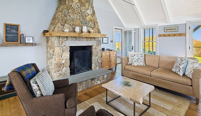 Stunning & Private 6BD+ Oceanfront Complex-Amazing Views, A/C, Hot Tub, Walk to Coast Guard Beach