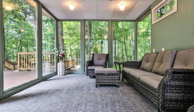 Stunning private home surrounded by wildlife minutes from downtown Minocqua !