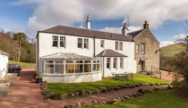 Stunning private villa for 8 guests with TV, patio, pets allowed and panoramic view