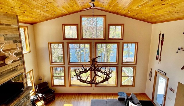 Stunning Private Waterfront Lodge on Crystal Clear Crescent Lake
