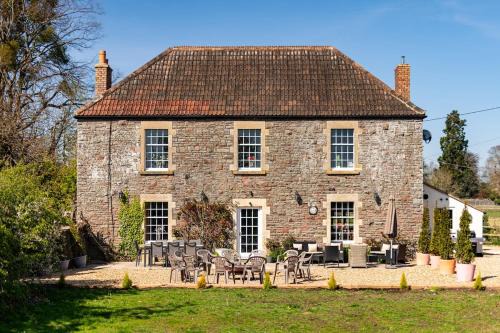 Stunning property sleeping 24 with hot tub & pool