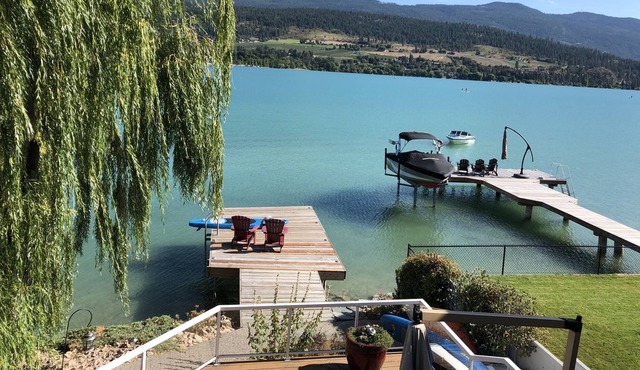 Stunning Waterfront on Vernon's Kalamalka Lake w 3 Bedrooms