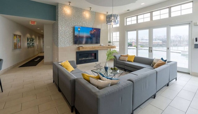 Stylish 1BR in at the Crossing